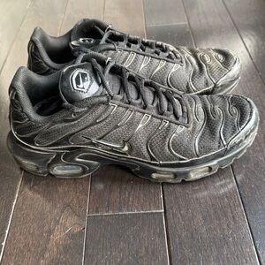 🟢 Men's Black Nike Air Max Plus TN Size 9.5